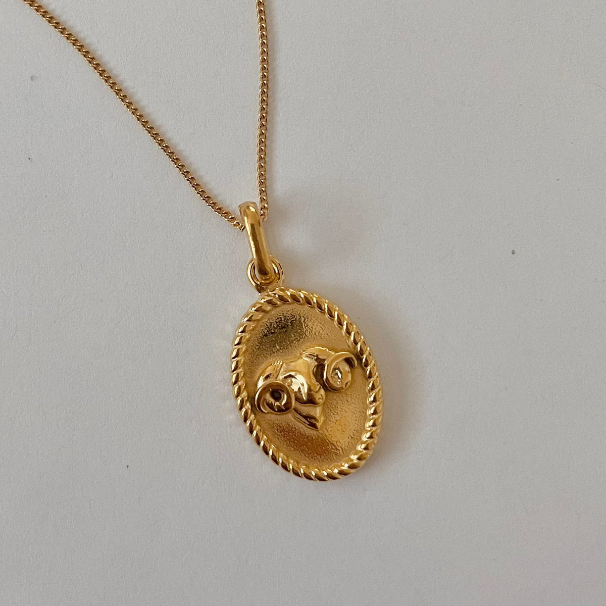 Zodiac Necklace – Gold | Personalized Star Sign Jewelry
