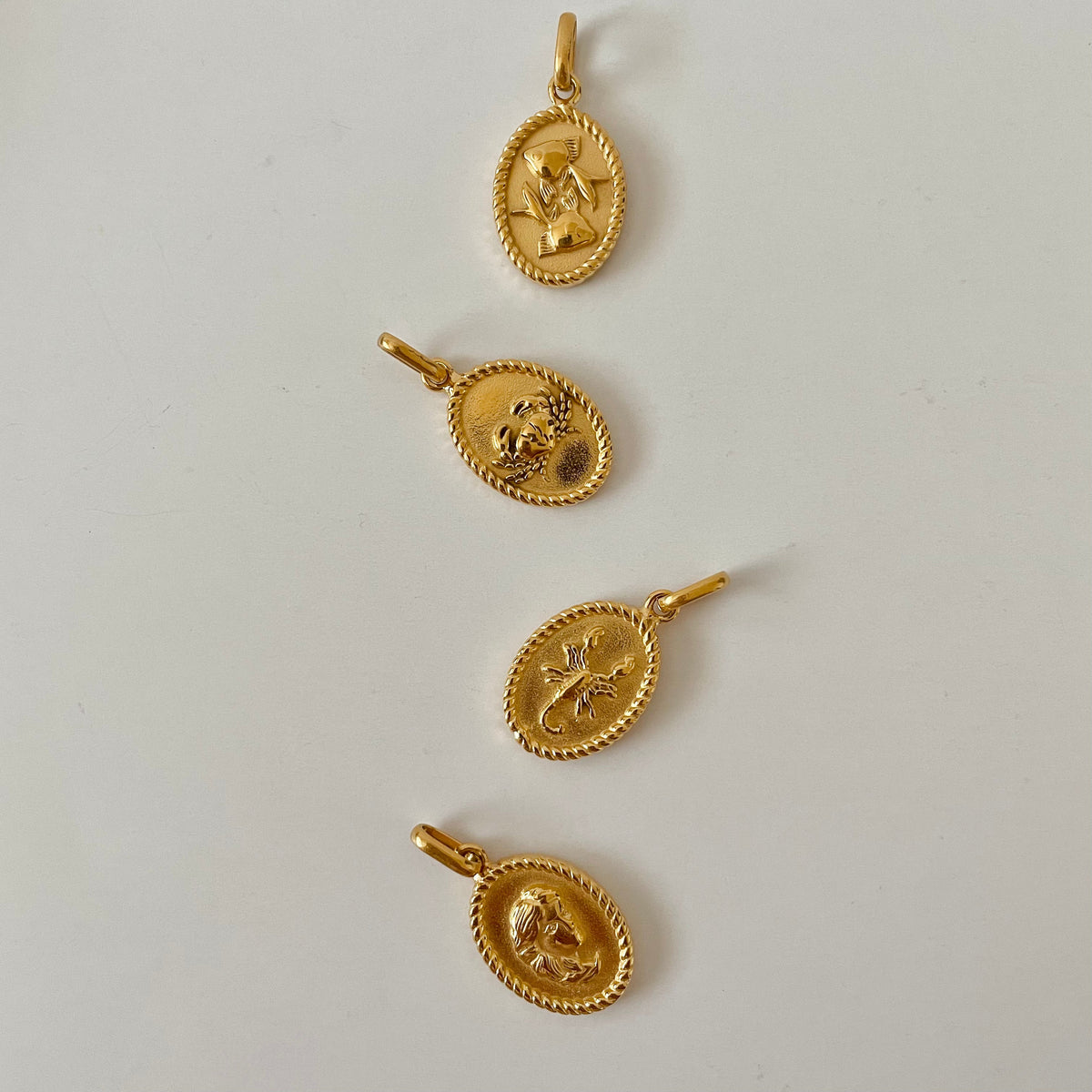 Zodiac Necklace – Gold | Personalized Star Sign Jewelry